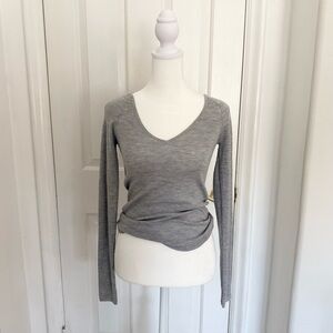Aritzia Wilfred V-Neck Knit Long Sleeve in Gray